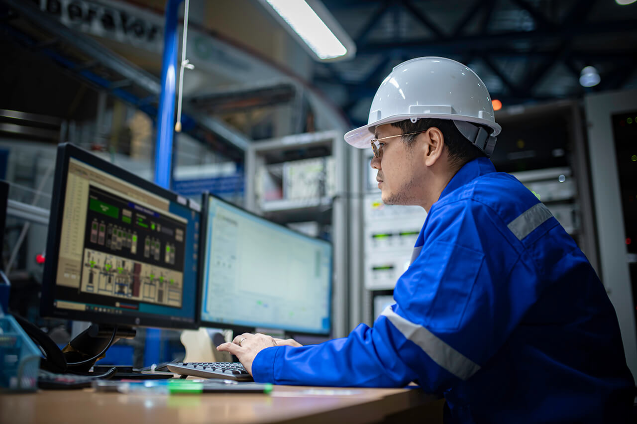 オフィス＆工場を統合するシームレスネットワーク管理